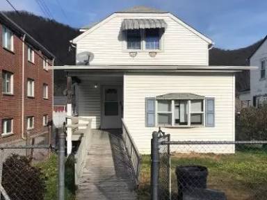 Main picture of 919 E Riverview Dr