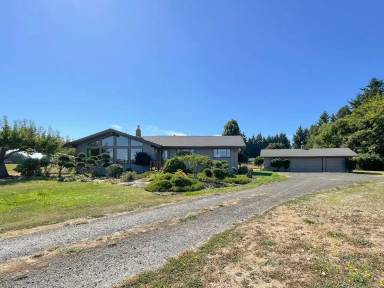 Main picture of 83 Mariners Point Rd