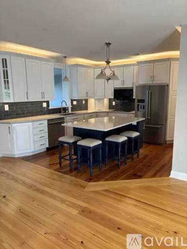 Main picture of 175 Waverly Ln