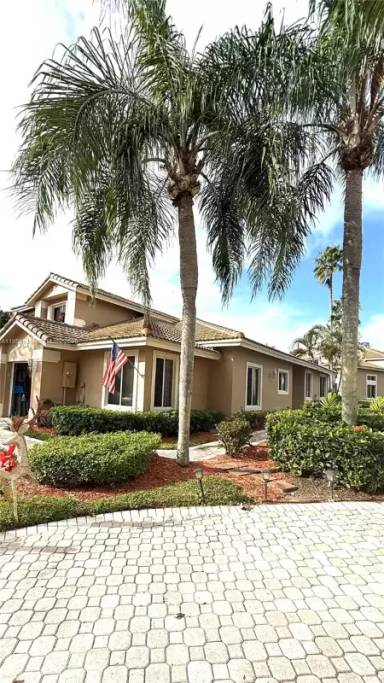Main picture of 15825 SW 11th St
