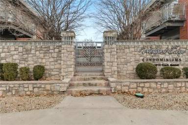 Main picture of 4215 Clark Ave