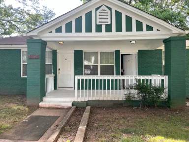 Main picture of 2295 Dauphine St