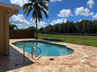 Main picture of 8700 NW 20th Ct
