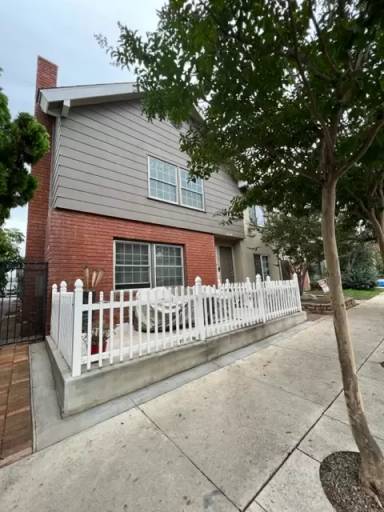 Main picture of 4312 E 5th St