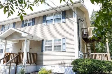 Main picture of 402 Hall St