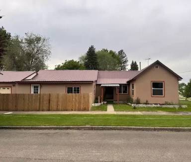 Main picture of 897 E 3rd St