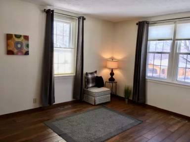 Main picture of 944 Forest Ave