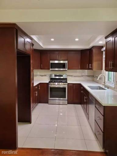 Main picture of 3452 W 171st St