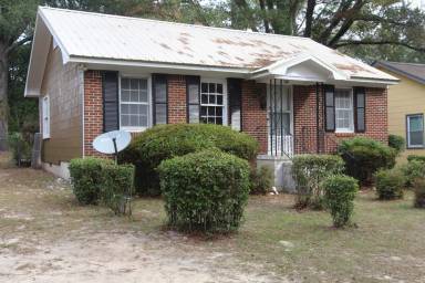Main picture of 905 Whitney Ave