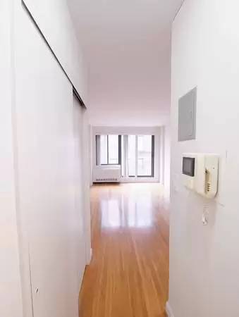 Main picture of 223 E 84th St