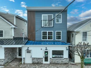 Main picture of 130 Center St