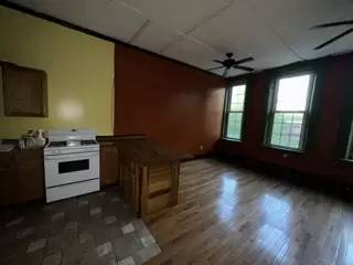 Main picture of 39 N Pike St