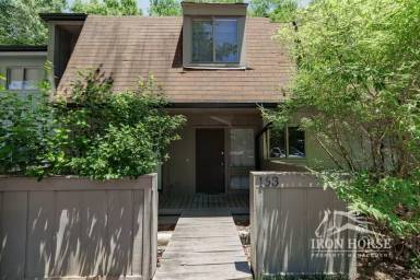 Main picture of 155 Woodstone Dr