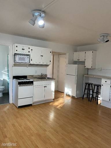 Main picture of 1042 Main St