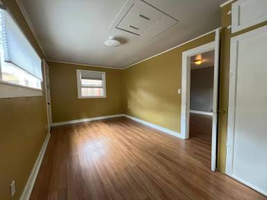 Main picture of 77 1/2 Alida St