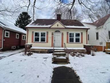 Main picture of 707 E Corrington Ave