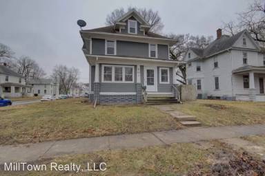 Main picture of 525 W 17th St