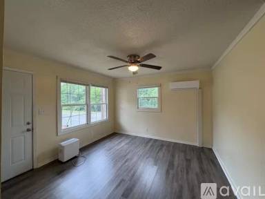 Main picture of 820 Mobile St