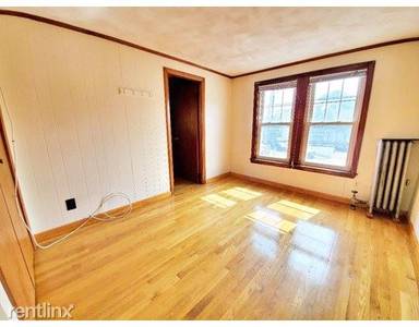Main picture of 2 Holman St