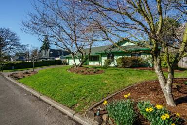 Main picture of 12214 SE McGillivray Blvd