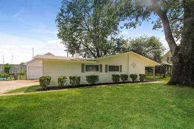 Main picture of 4357 Jamaica Ave