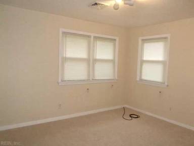 Main picture of 5213 S Lake Rd
