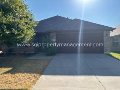 Main picture of 813 Goldenmist Dr