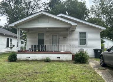 Main picture of 725 30th St SW