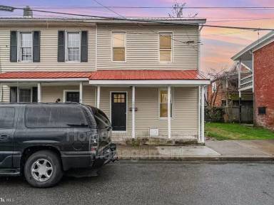 Main picture of 606 North St