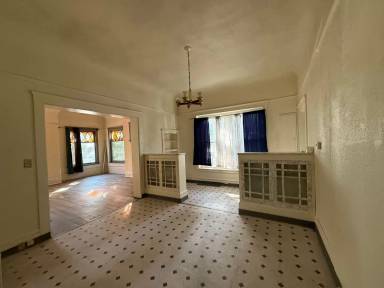 Main picture of 1123 N Commerce St