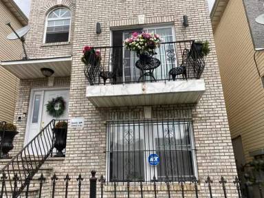 Main picture of 501 Clinton Ave