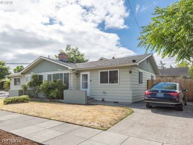 Main picture of 7124 SE Martins St