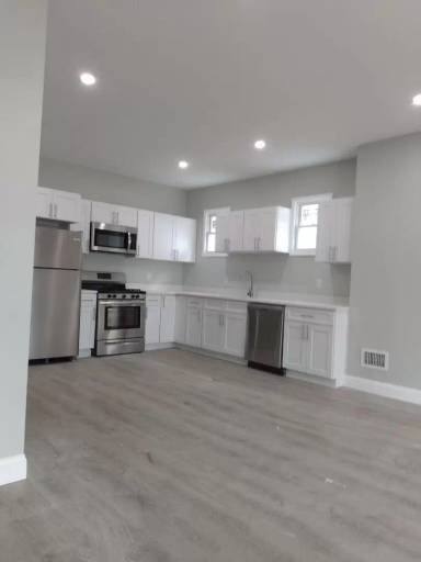 Main picture of 14 W Erie St