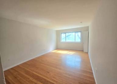 Main picture of 1055 W Catalpa Apartments