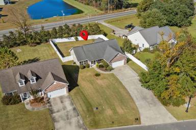 Main picture of 205 Oak Landing Dr