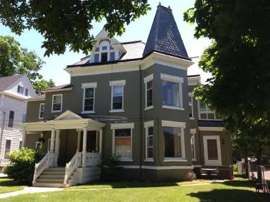 Main picture of 442 Fountain St NE