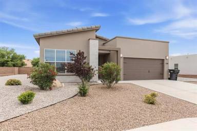 Main picture of 3378 Dahlia St