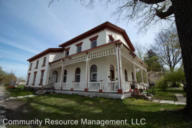 Main picture of 304 Pleasant St