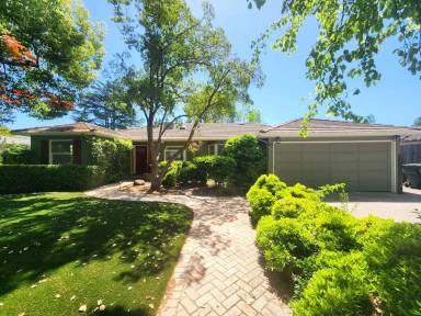 Main picture of 854 Seale Ave