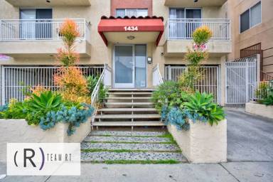 Main picture of 1434 S Point View St