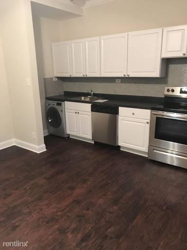 Main picture of 3345 N Marshfield Ave