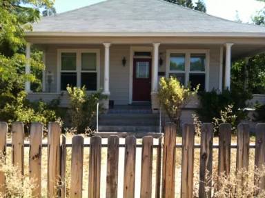 Main picture of 121 N 9th St