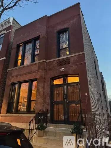 Main picture of 1319 W Erie St