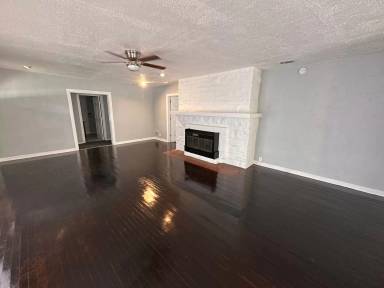 Main picture of 211 W Holland St