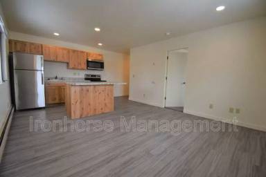 Main picture of 801 W Villard St
