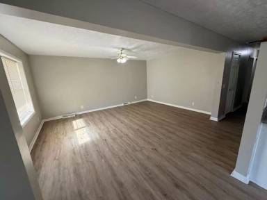 Main picture of 974 W 32nd St