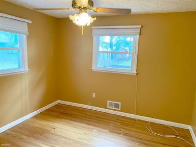 Main picture of 305 Mary Lou Ave