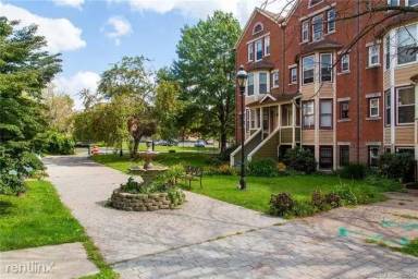 Main picture of 140 Maple Ave