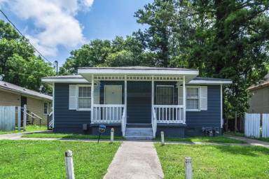 Main picture of 587 Cedar Ave NW