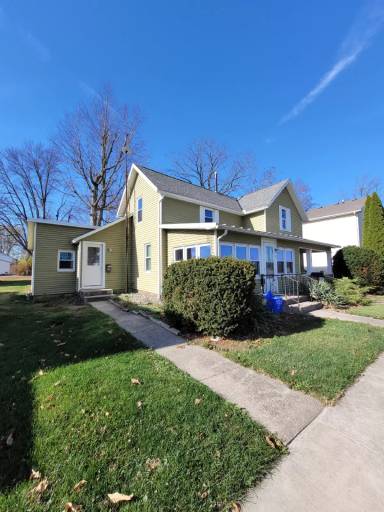 Main picture of 211 1/2 S Wayne St